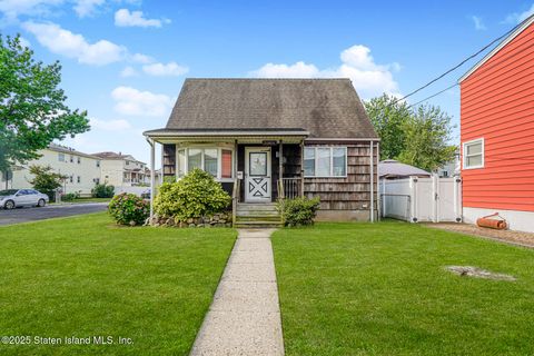 Photo of 40 North Avenue, Staten Island, NY 10302 (MLS # 2504452)
