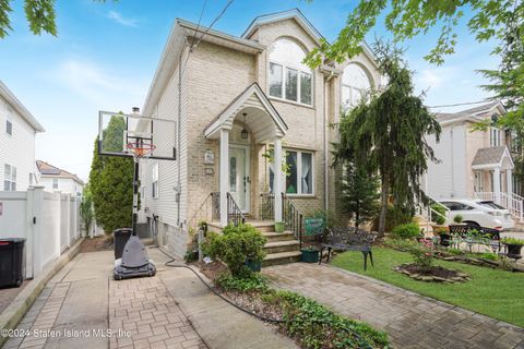 Photo of 159 Shiel Avenue, Staten Island, NY 10309 (MLS # 2404715)