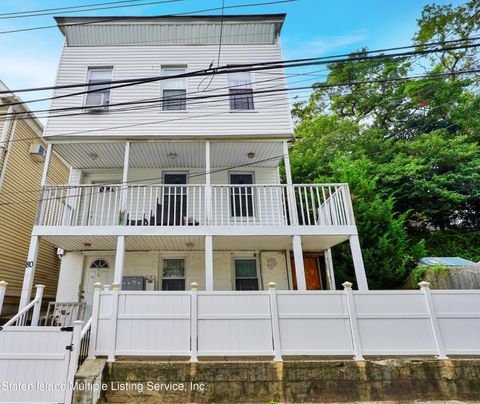 Photo of 80 Brewster Street, Staten Island, NY 10304 (MLS # 1163753)