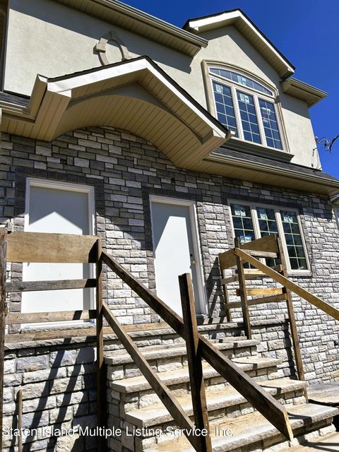 Photo of 279 Raritan Avenue, Staten Island, NY 10305 (MLS # 1154026)