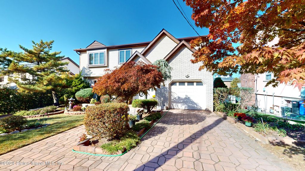 Photo of 115 Bolivar Street, Staten Island, NY 10314 (MLS # 2406142)