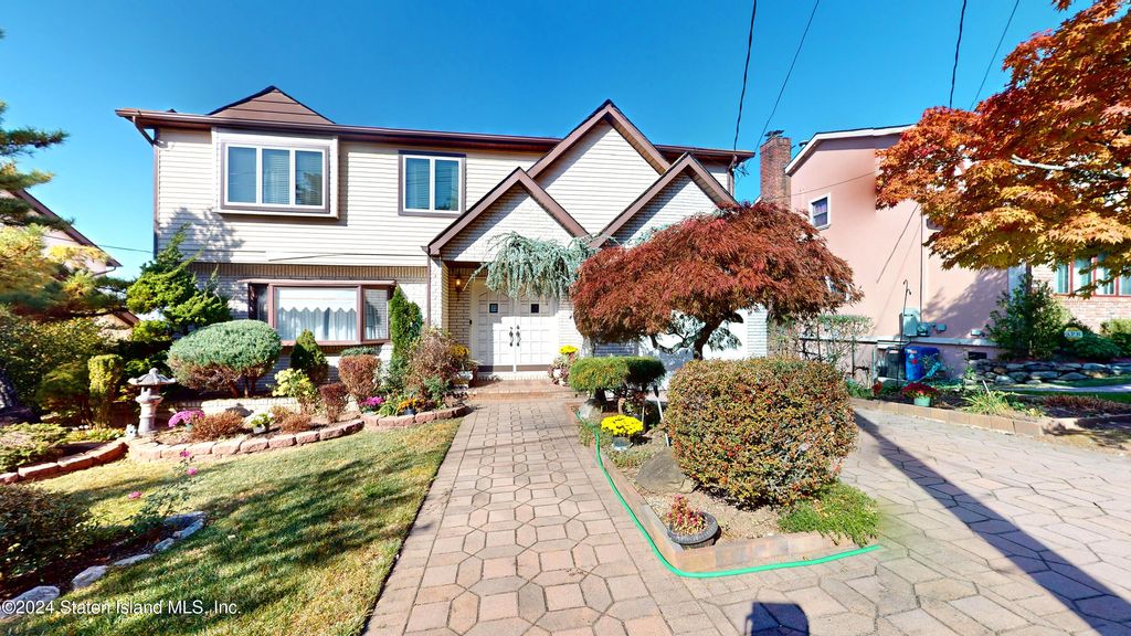 Photo of 115 Bolivar Street, Staten Island, NY 10314 (MLS # 2406142)