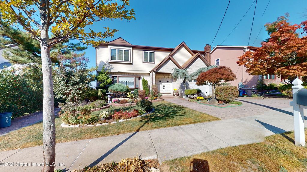 Photo of 115 Bolivar Street, Staten Island, NY 10314 (MLS # 2406142)