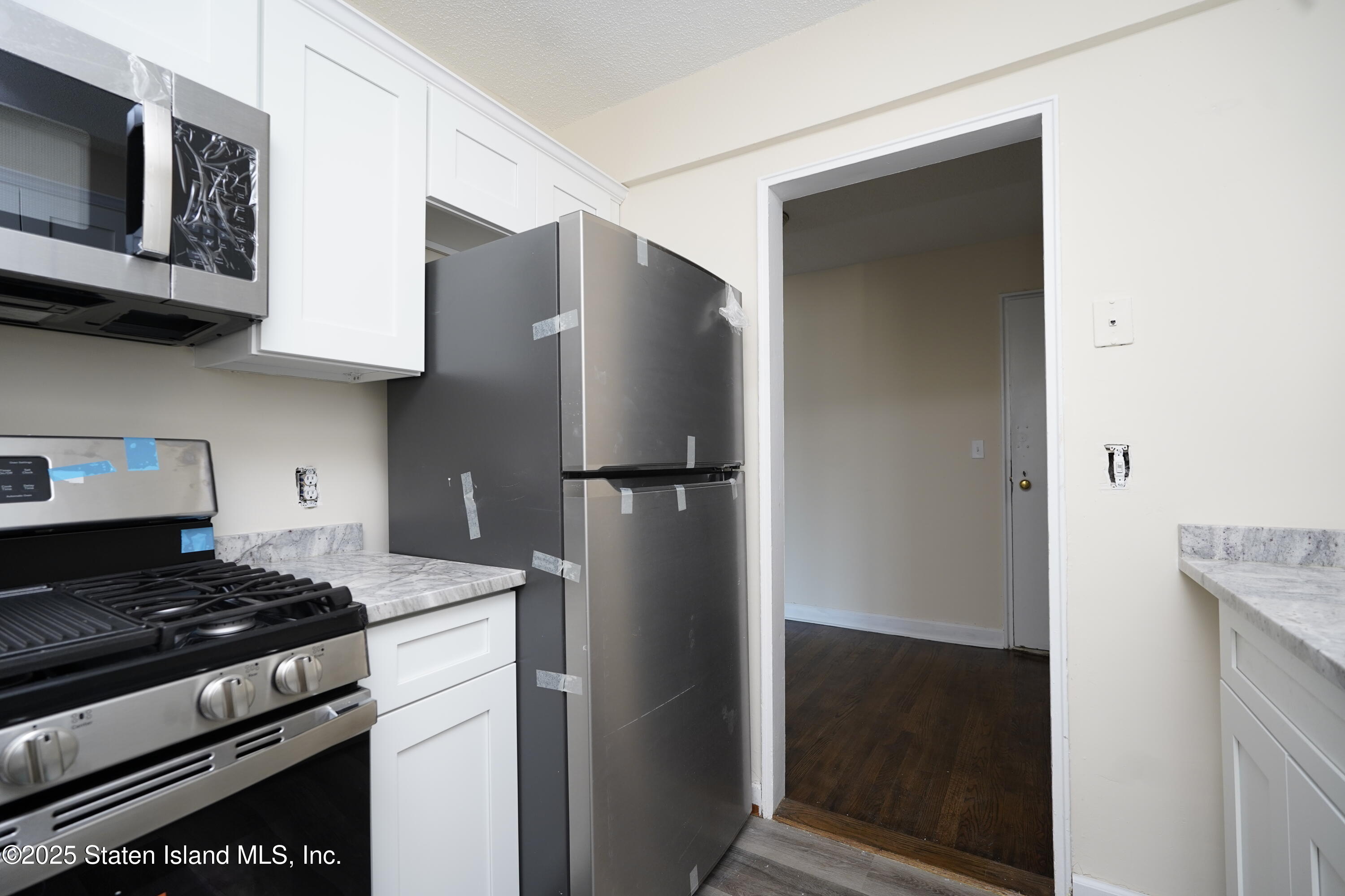 145 Lincoln Avenue #4 E, Staten Island, New York image 3