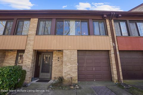 Photo of 72 Claradon Lane, Staten Island, NY 10304 (MLS # 1160626)