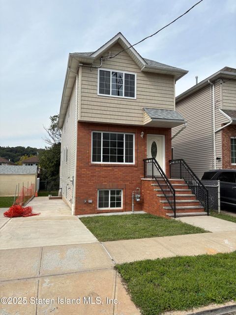 Photo of 340 Hanover Avenue, Staten Island, NY 10304 (MLS # 2506180)