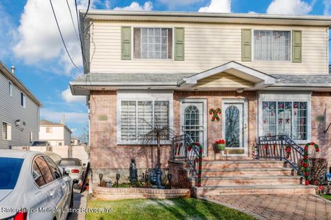 Photo of 405 Quintard Avenue, Staten Island, NY 10305 (MLS # 2402003)
