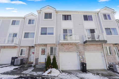 Photo of 66 Sable Loop, Staten Island, NY 10306 (MLS # 2500428)