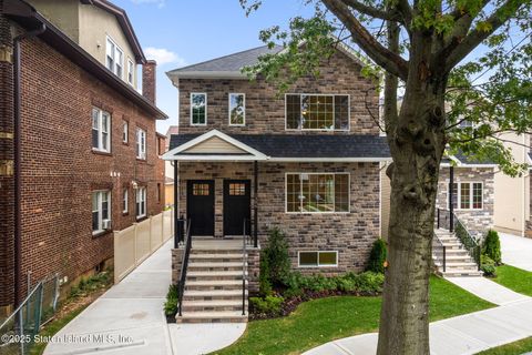 Photo of 1386 Clove Road, Staten Island, NY 10301 (MLS # 2505309)