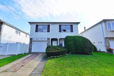 Photo of 163 Bridgetown Street, Staten Island, NY 10314 (MLS # 1165311)