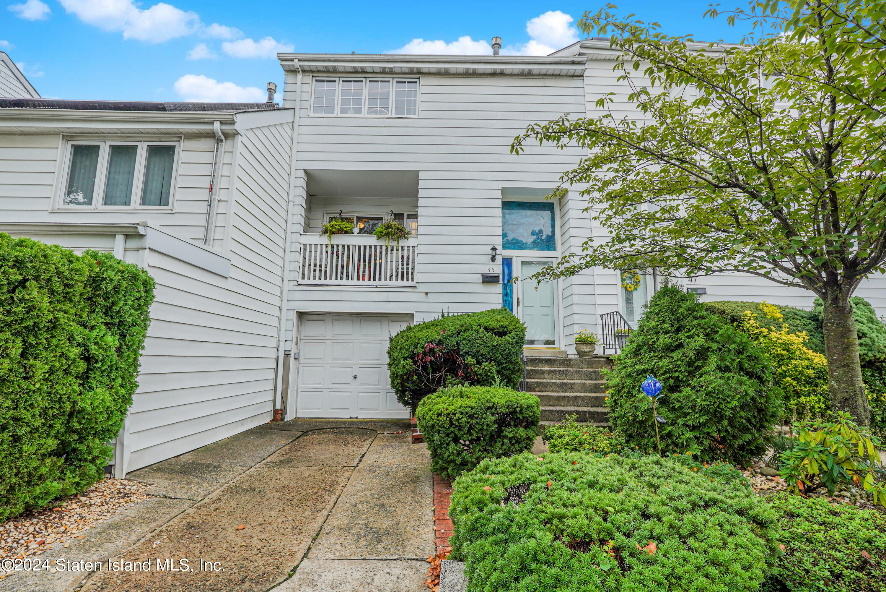 45 Dover Green, Staten Island, New York image 1