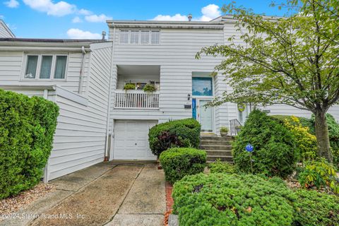 Photo of 45 Dover Green, Staten Island, NY 10312 (MLS # 2404504)