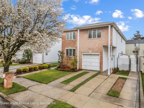 Photo of 46 Barrow Place, Staten Island, NY 10309 (MLS # 2401707)
