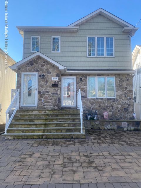 Photo of 104 Otis Avenue, Staten Island, NY 10306 (MLS # 2400149)