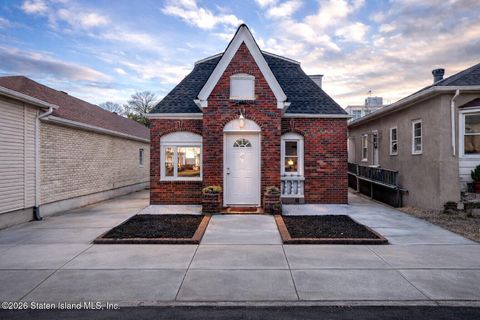 Photo of 118 Winham Avenue, Staten Island, NY 10306 (MLS # 2602158)