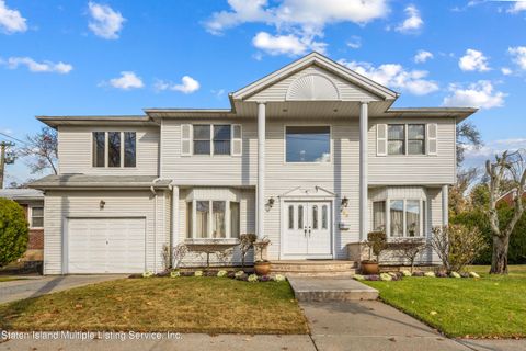 Photo of 139 Atlantic Avenue, Staten Island, NY 10304 (MLS # 1165706)