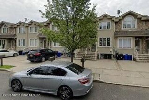 Photo of 36 Calvanico Lane, Staten Island, NY 10314 (MLS # 2601665)