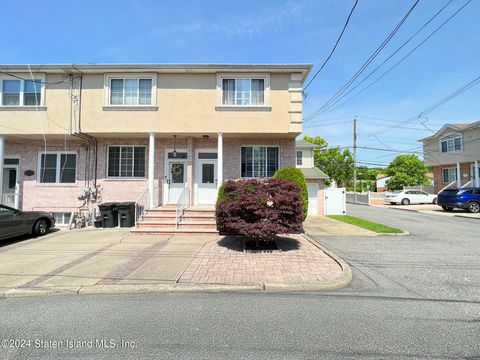 Photo of 21 Chess Loop, Staten Island, NY 10306 (MLS # 2402931)