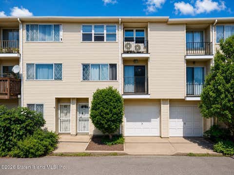 Townhouse For Sale - 11 Mosel Loop<br/> Staten Island, NY 10304