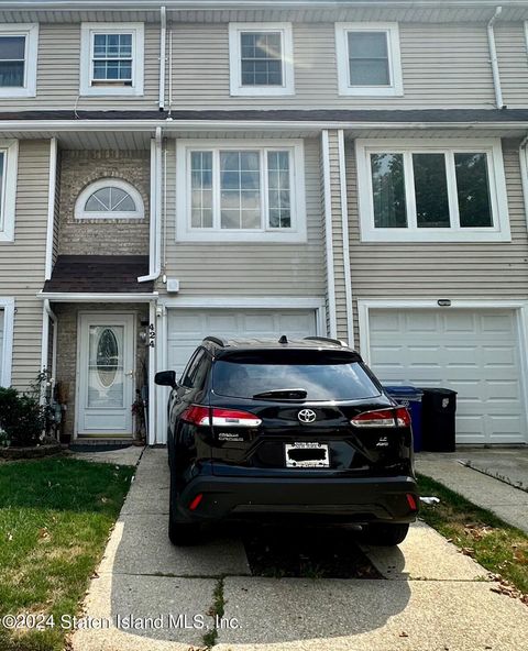 Photo of 424 Wilcox Street, Staten Island, NY 10303 (MLS # 2404474)