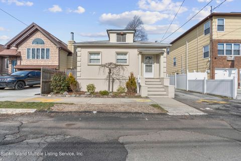 Photo of 107 Milton Avenue, Staten Island, NY 10306 (MLS # 1160784)