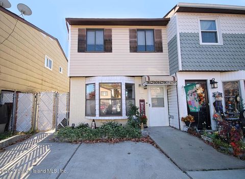 Photo of 52 Sandalwood Drive, Staten Island, NY 10308 (MLS # 2506394)