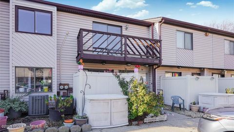 Photo of 4207 Amboy Road #8b, Staten Island, NY 10308 (MLS # 2500053)