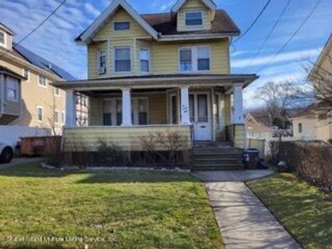 Photo of 668 Delafield Avenue, Staten Island, NY 10310 (MLS # 1160430)