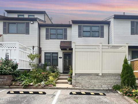 Photo of 28 Alcott Street, Staten Island, NY 10312 (MLS # 2505269)