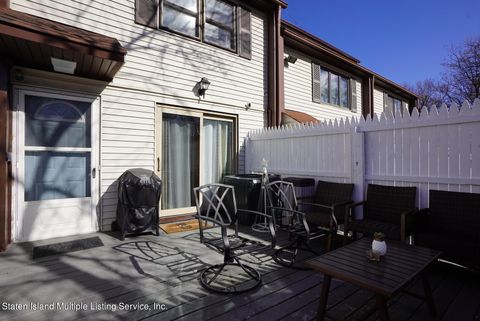 Photo of 1978 Arthur Kill Road, Staten Island, NY 10312 (MLS # 1162267)