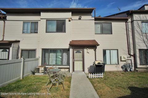 Photo of 54 Selvin Loop, Staten Island, NY 10303 (MLS # 2400054)