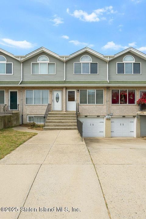 Photo of 70 Gridley Avenue, Staten Island, NY 10303 (MLS # 2506780)