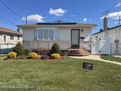 Photo of 287 Ridgecrest Avenue, Staten Island, NY 10312 (MLS # 2501591)