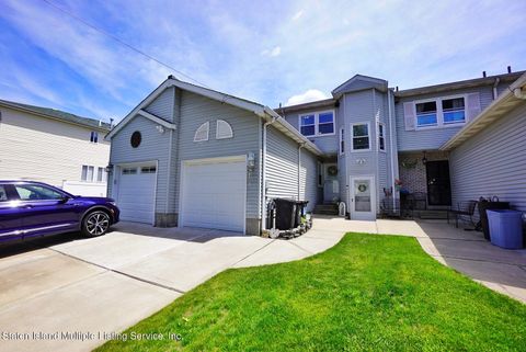 Photo of 14 Borman Avenue, Staten Island, NY 10314 (MLS # 1161882)