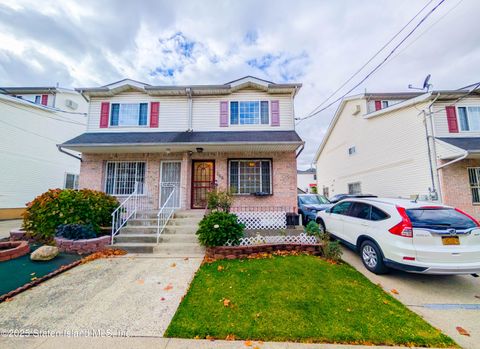 Photo of 208 Osgood Avenue, Staten Island, NY 10304 (MLS # 2506436)