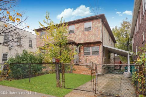 Photo of 103 Grandview Avenue, Staten Island, NY 10303 (MLS # 2406536)