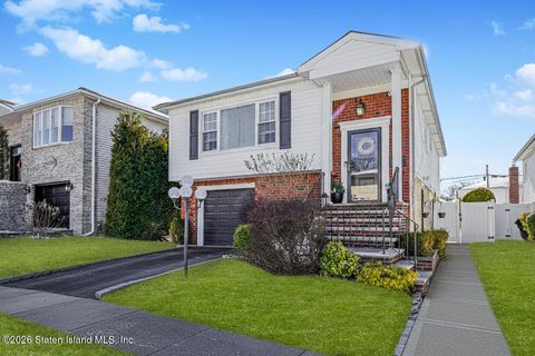 Photo of 274 Barbara Street, Staten Island, NY 10306 (MLS # 2600782)