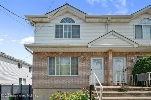 Photo of 95 Reynolds Street, Staten Island, NY 10305 (MLS # 2504767)