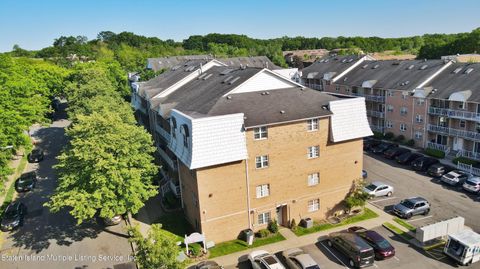 Photo of 65 Elmwood Park Drive #1, Staten Island, NY 10314 (MLS # 1162256)