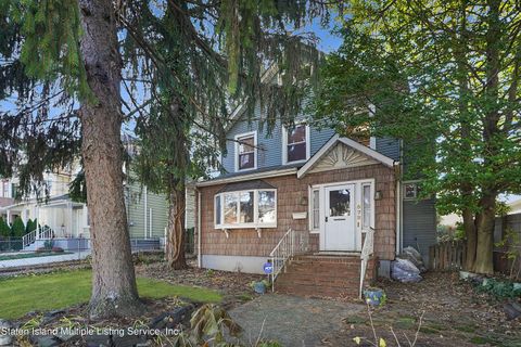 Photo of 572 Delafield Avenue, Staten Island, NY 10310 (MLS # 1165703)