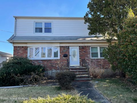 Photo of 261 Collfield Avenue, Staten Island, NY 10314 (MLS # 2400655)