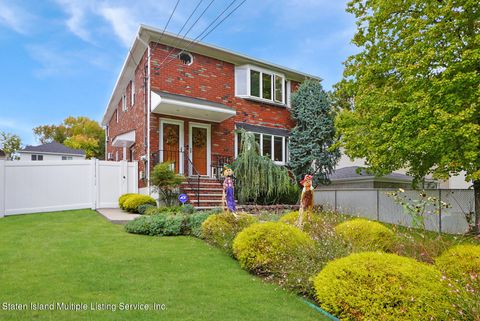 Photo of 11 Knox Street, Staten Island, NY 10309 (MLS # 1161341)