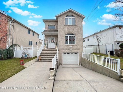 Photo of 105 Ridgewood Avenue, Staten Island, NY 10312 (MLS # 1159815)