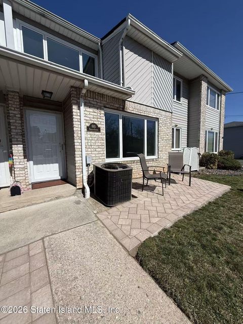 Photo of 695 Barlow Avenue, Staten Island, NY 10312 (MLS # 2601493)