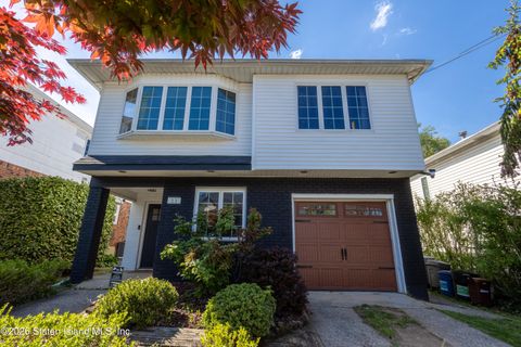 Photo of 11 Cottage Avenue, Staten Island, NY 10308 (MLS # 2602598)