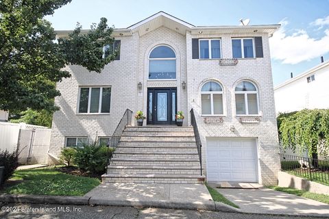 Photo of 34 Delia Court, Staten Island, NY 10307 (MLS # 2404172)