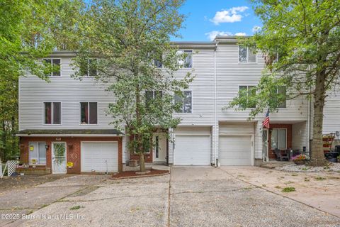 Photo of 192 Ilyssa Way, Staten Island, NY 10312 (MLS # 2505710)
