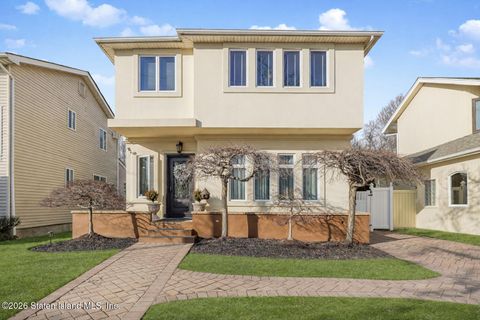 Photo of 103 S Railroad Street, Staten Island, NY 10312 (MLS # 2600423)