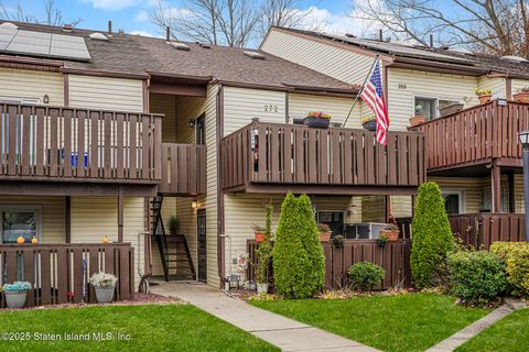 Photo of 272 Timber Ridge Drive, Staten Island, NY 10306 (MLS # 2506771)