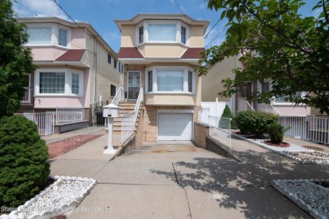 Photo of 267 Clifton Avenue, Staten Island, NY 10305 (MLS # 1163175)
